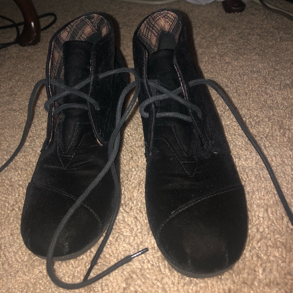 black, lace up wedge booties